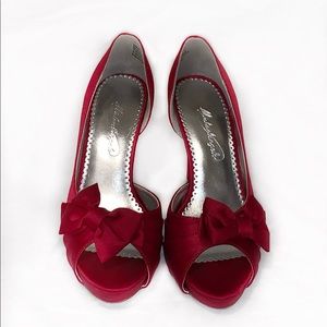 Red bow heels